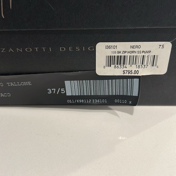 Giuseppe Zanotti
Horn Zip-Back Pump, Black - Picture 6 of 9